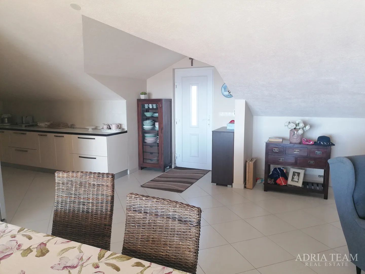 apartmanska kuća s 3 apartmana, 120 m od mora, petrčane - zadar - slika 24