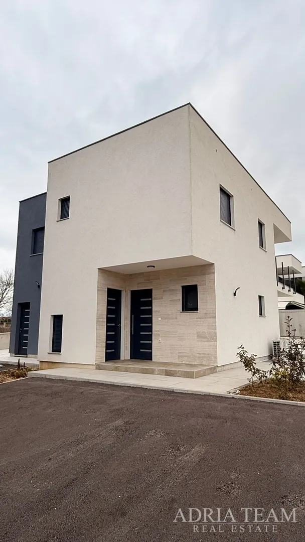 moderna duplex kuća s bazenom u zatonu kod nina – prodaja dva odvojena apartmana - slika 3