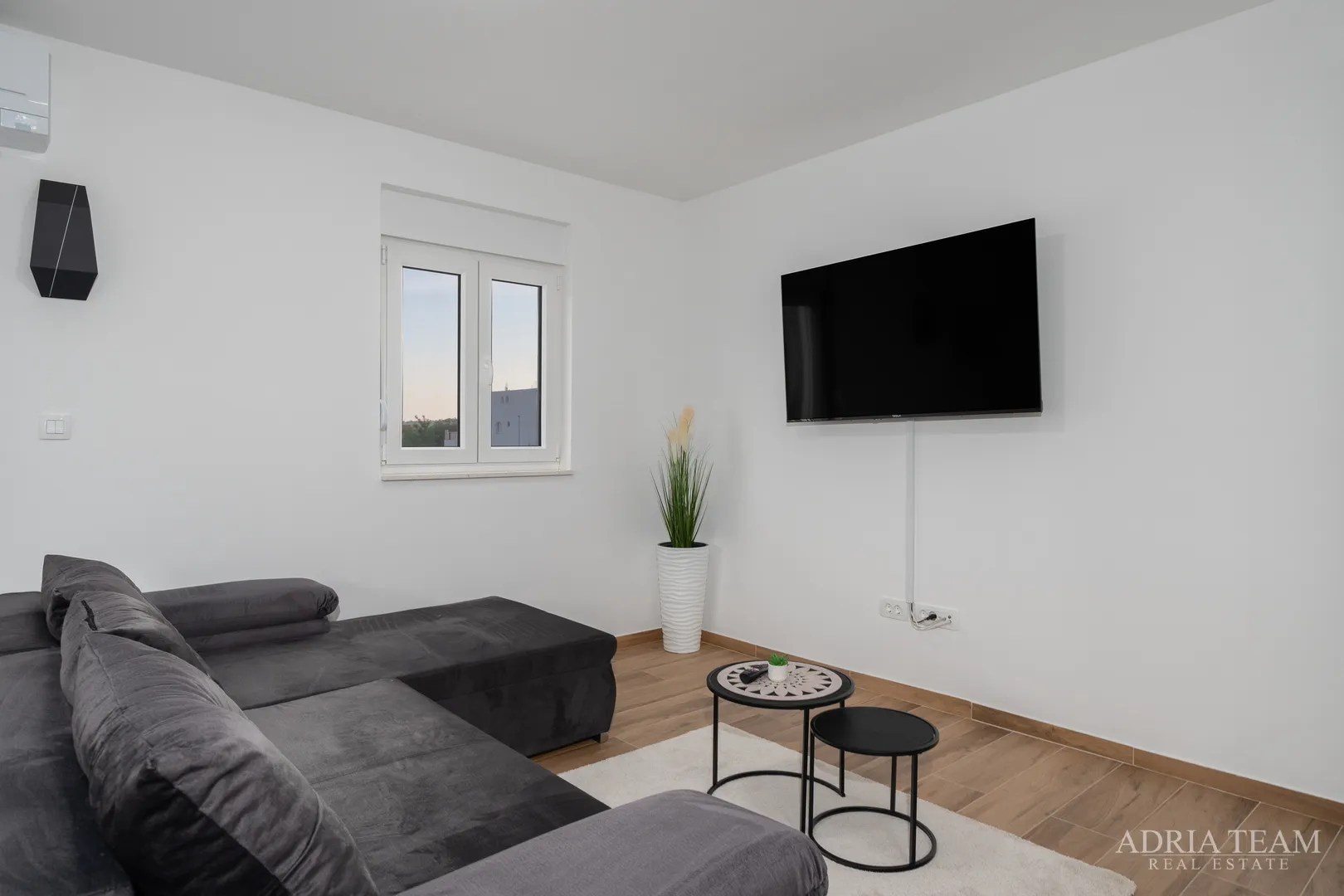 ekskluzivan apartman s krovnom terasom i jacuzzijem - vir - slika 8