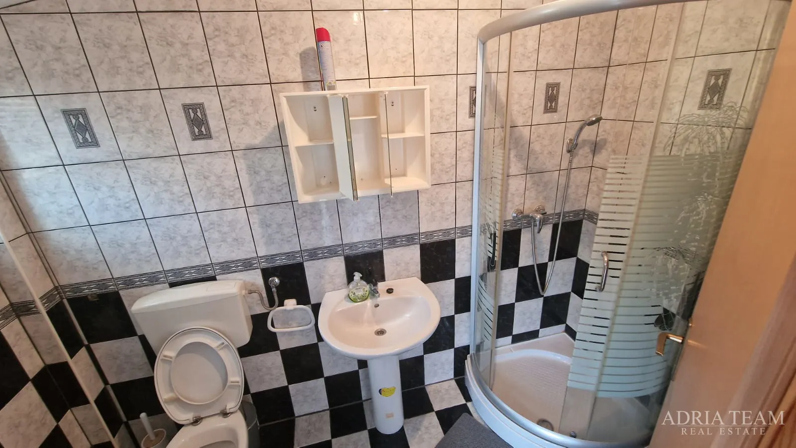 atraktivna kuća s tri stambene jedinice, 200 m od mora - vir - slika 16