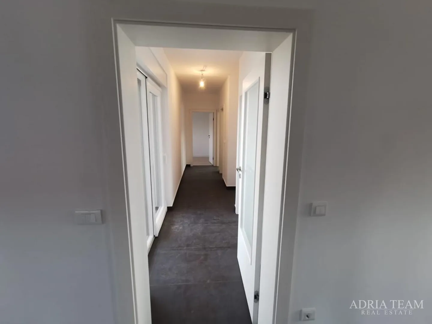 četverosoban stan s krovnom terasom i bazenom, novogradnja - belafuža, zadar - slika 4
