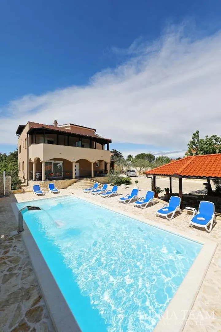 vila s bazenom i pogledom na more, 600 m od mora, privlaka - zadar - slika 3