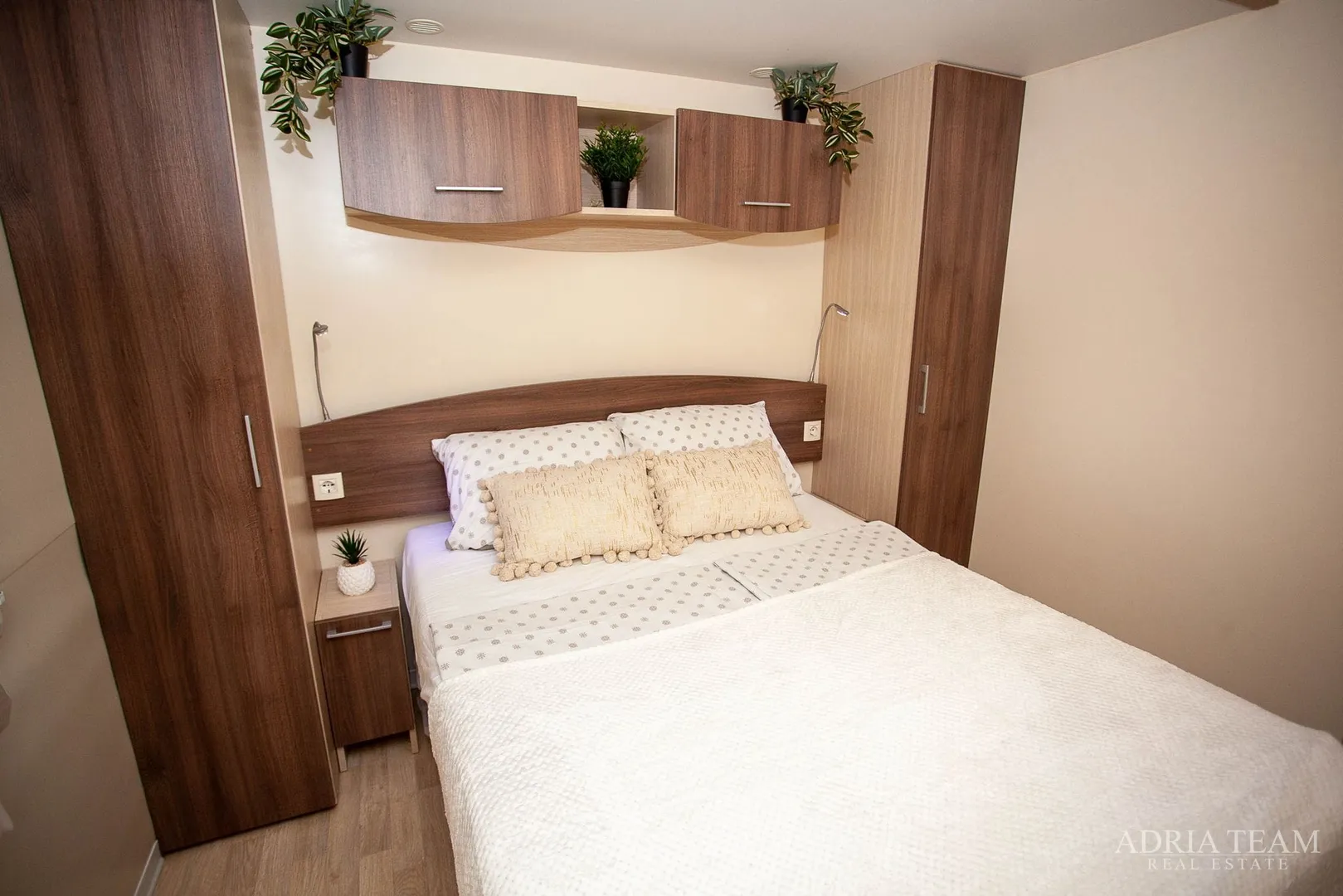 prodaje se potpuno opremljena mobilna kuća – 70 m od mora biograd na moru – camping park soline - slika 22