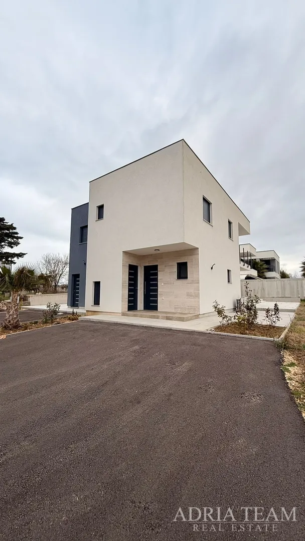 moderna duplex kuća s bazenom u zatonu kod nina – prodaja dva odvojena apartmana - slika 2