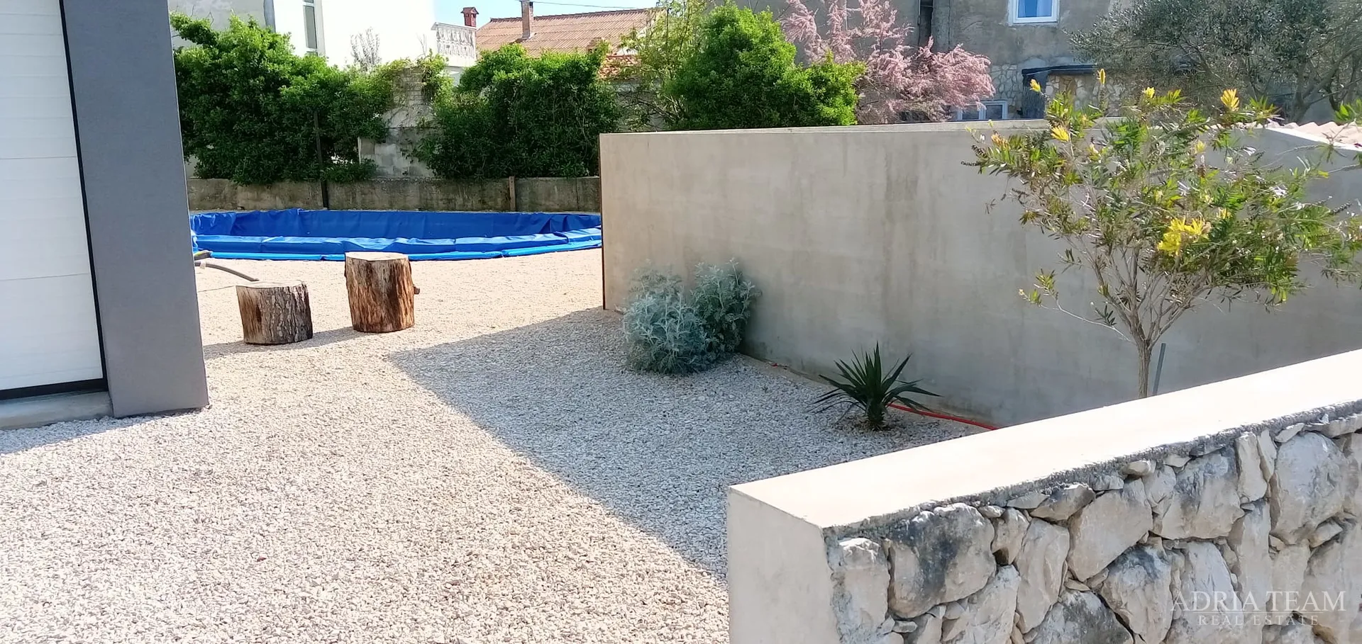 obiteljska vila s bazenom, vir - slika 11