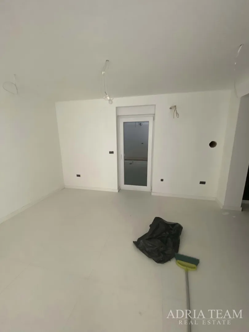 obiteljska kuća s velikim i uređenim dvorištem i bazenom, 400 m od mora, zadar - borik - slika 22