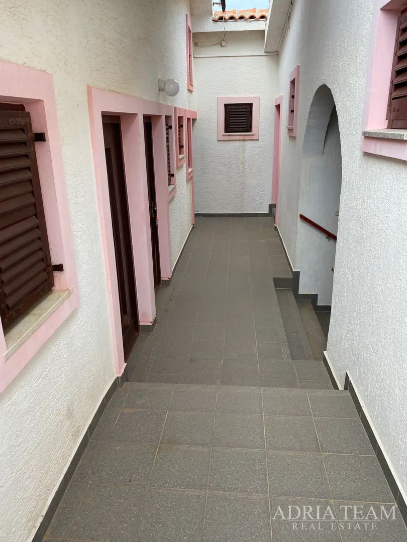 apartmanska kuća sa 6 apartmana, 70 m od mora, pag - povljana - slika 9