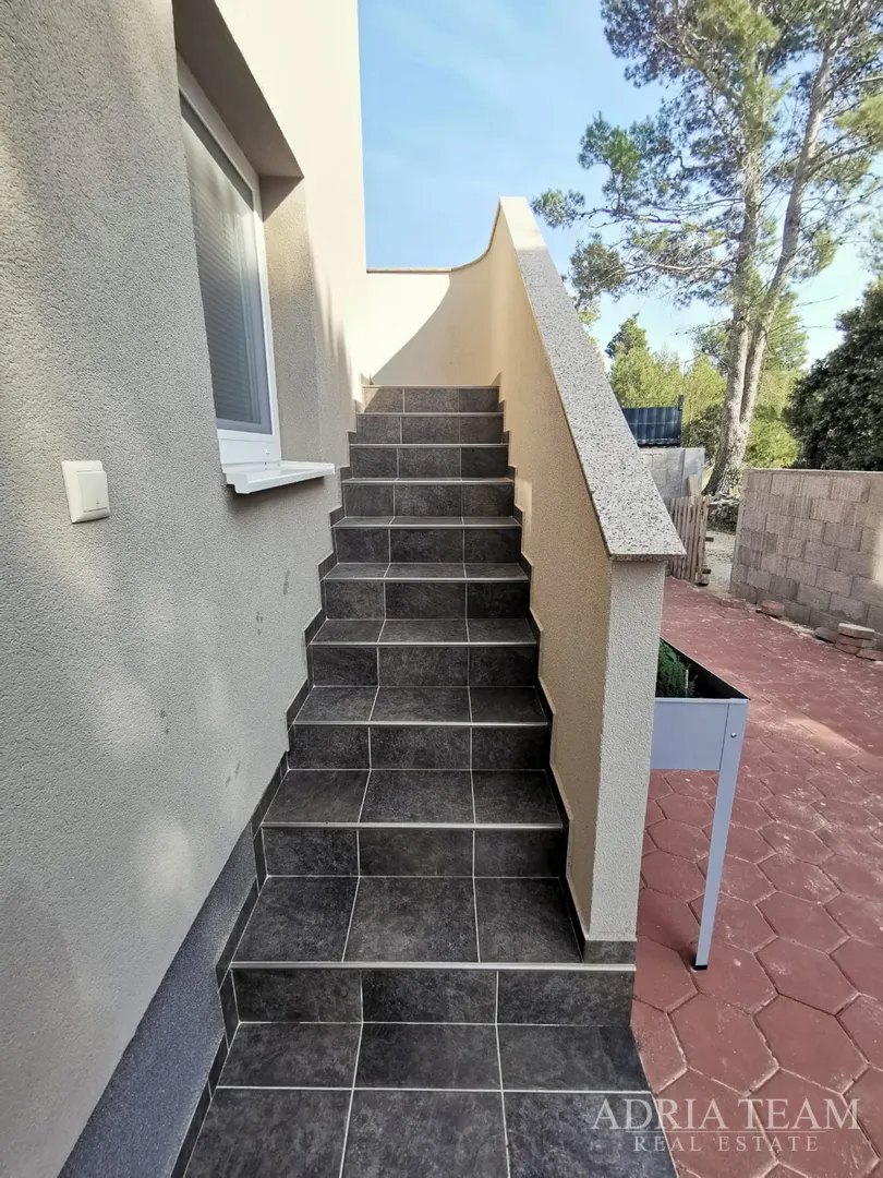 apartmanska kuća s 3 apartmana - vir - slika 15
