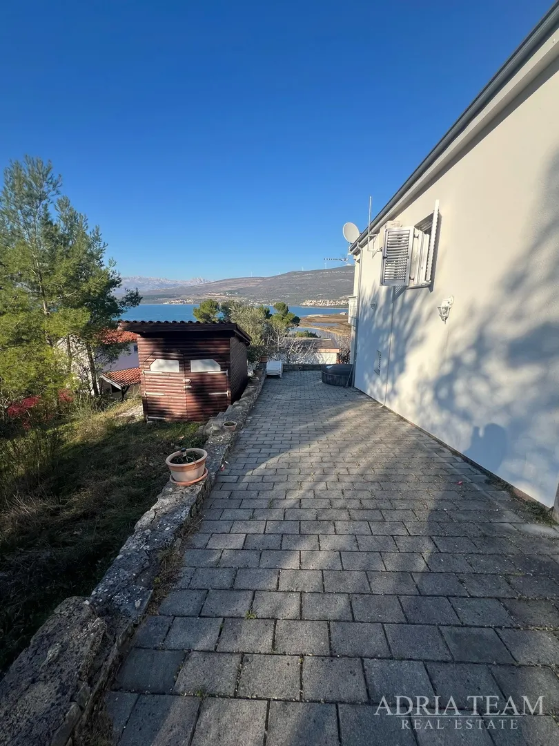 kuća s tri stambene jedinice, pogled na more i velebit - donji karin - slika 79