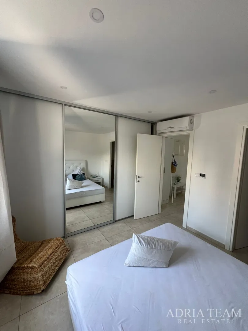 apartmani u prvom redu do mora, moderno uređenje, malo korišteni, bibinje - slika 17