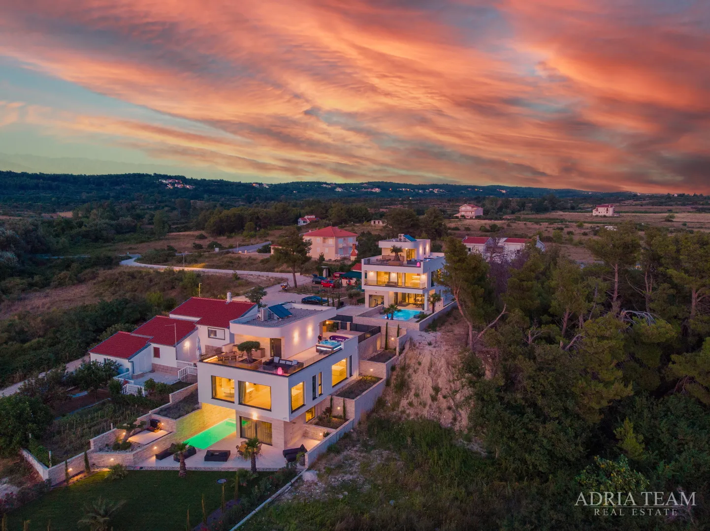 luksuzna vila u prvom redu do mora - ljubač - slika 53