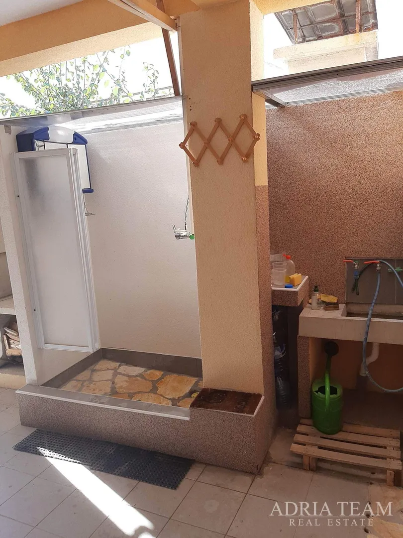 troetažni apartman u stambenoj zgradi - vrsi - slika 35