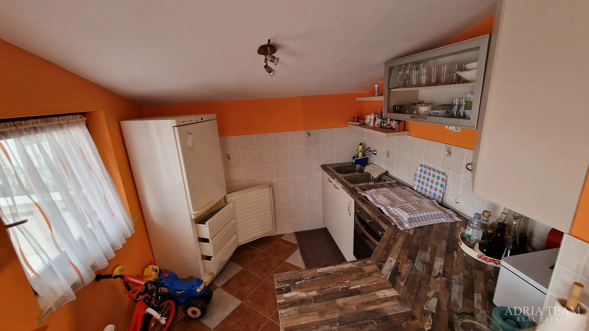 samostojeća kuća s dvije stambene jedinice – vir, zadar - slika 8