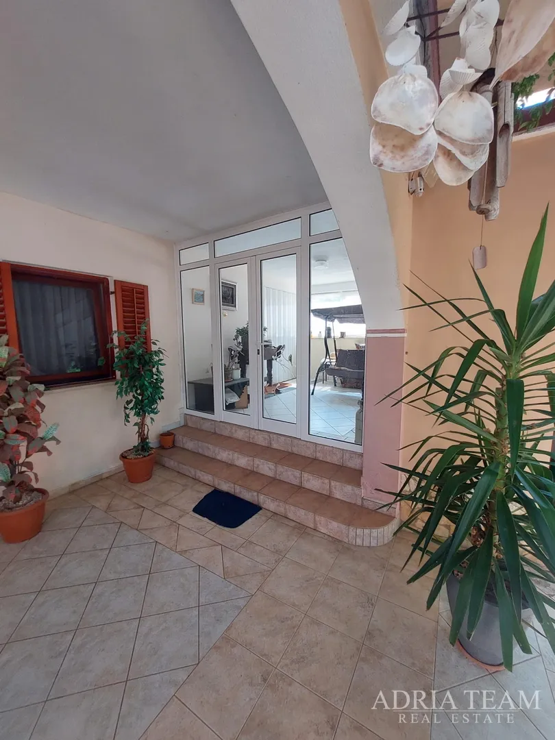 apartmanska kuća s velikim dvorištem, mirna i tiha pozicija - vir - slika 32