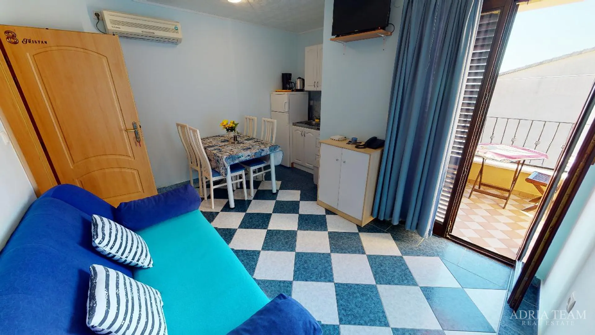 hotel s konobom i krovnom terasom, 1. red do mora - sukošan - slika 73