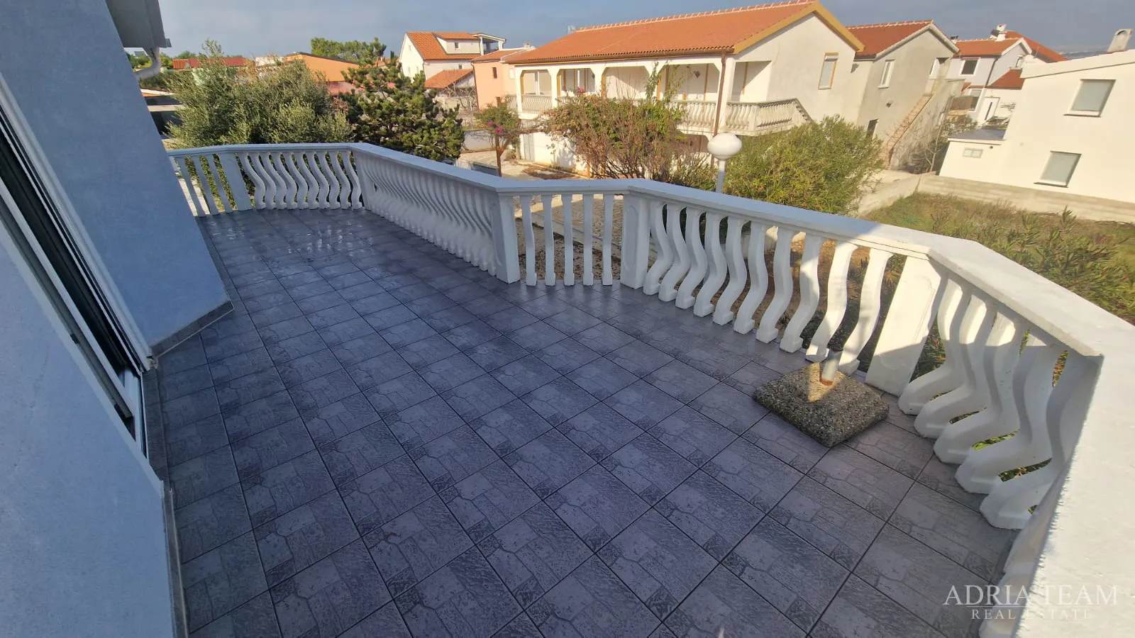 atraktivna kuća s tri stambene jedinice, 200 m od mora - vir - slika 13