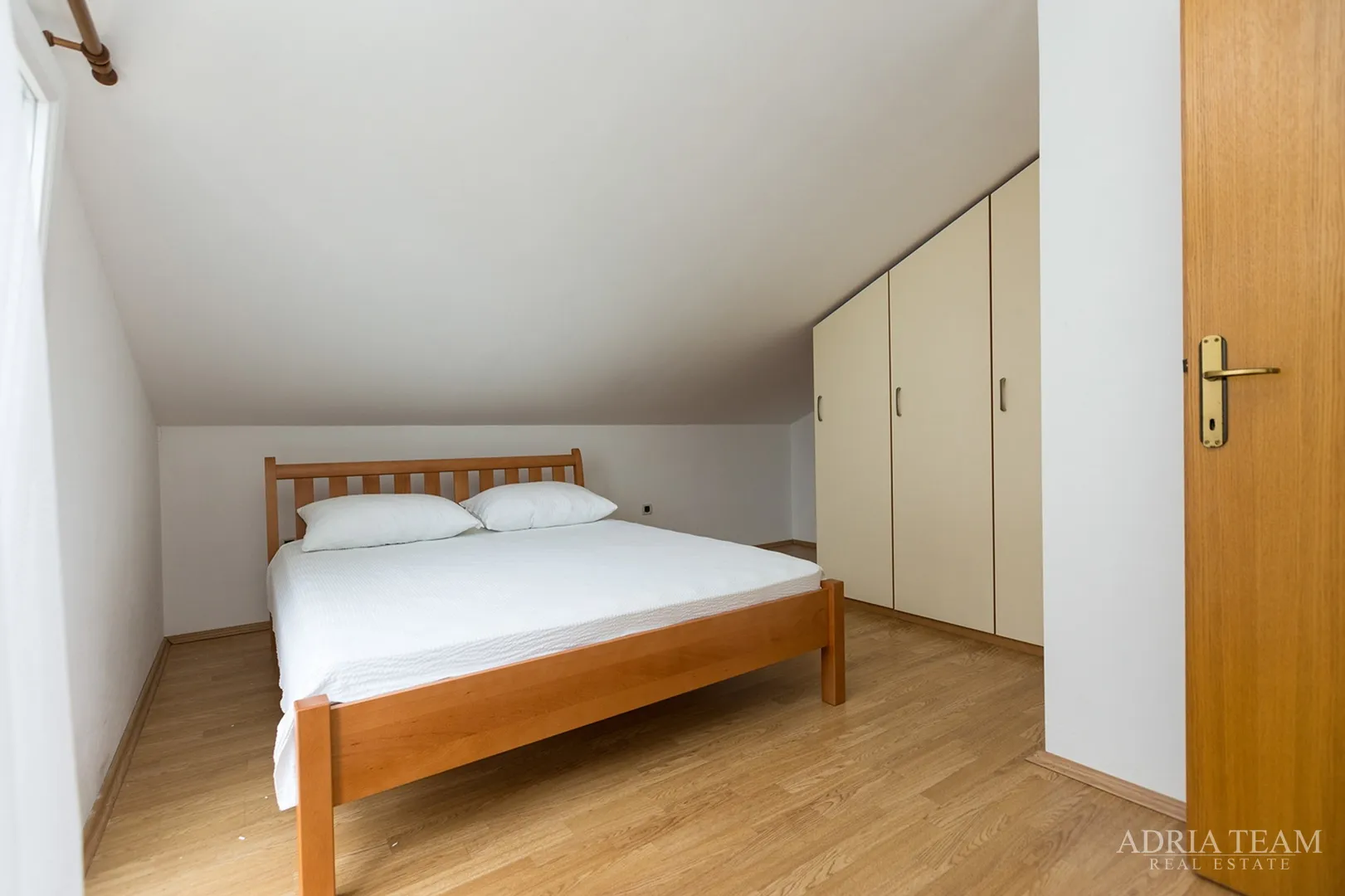 apartmanska kuća s bazenom - slika 13