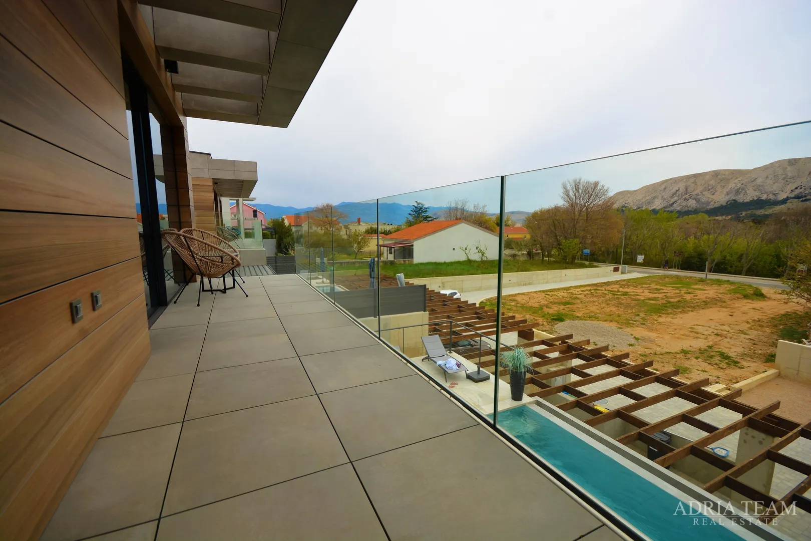 moderna vila u industrijskom stilu - baška, krk - slika 32