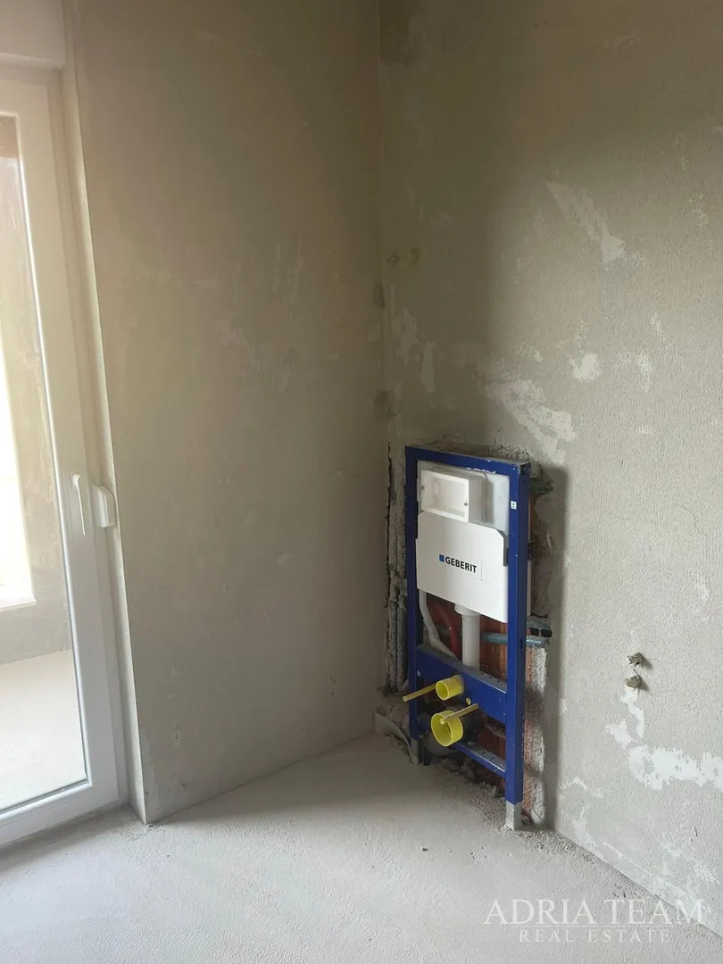 vila s bazenom u novogradnji - zaton - slika 42