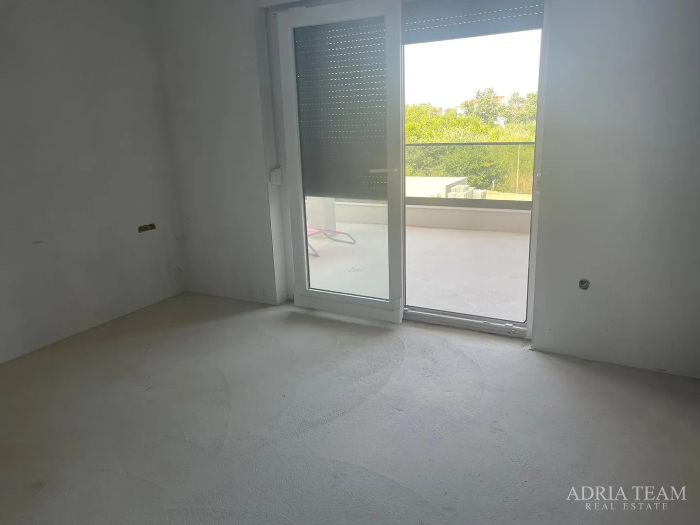 vila s bazenom u novogradnji - zaton - slika 28