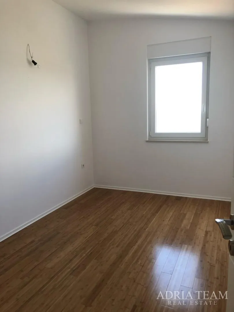 apartman s 3 spavaće sobe, 1. red do mora, povljana - pag - slika 7