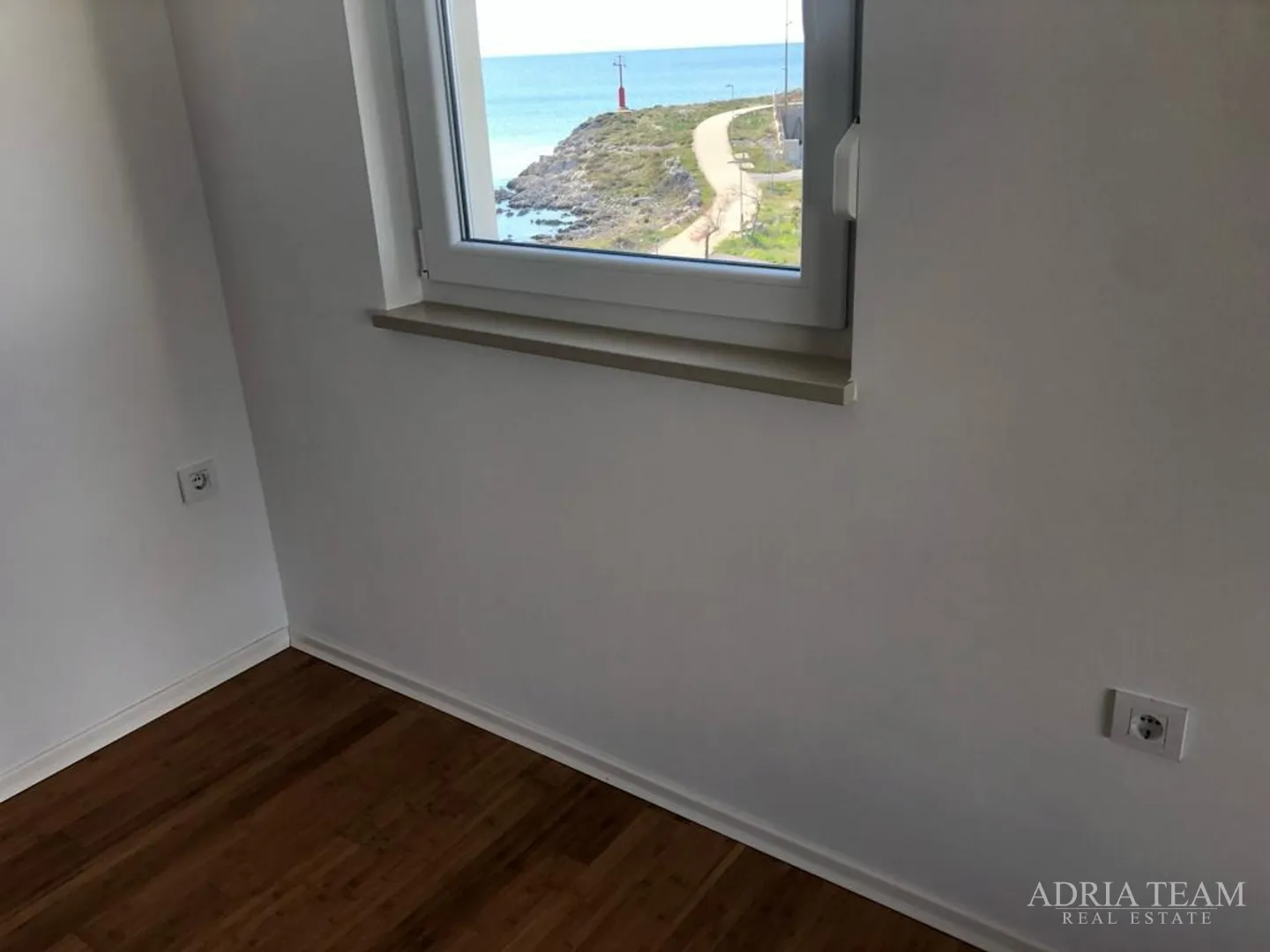 apartman s 3 spavaće sobe, 1. red do mora, povljana - pag - slika 6