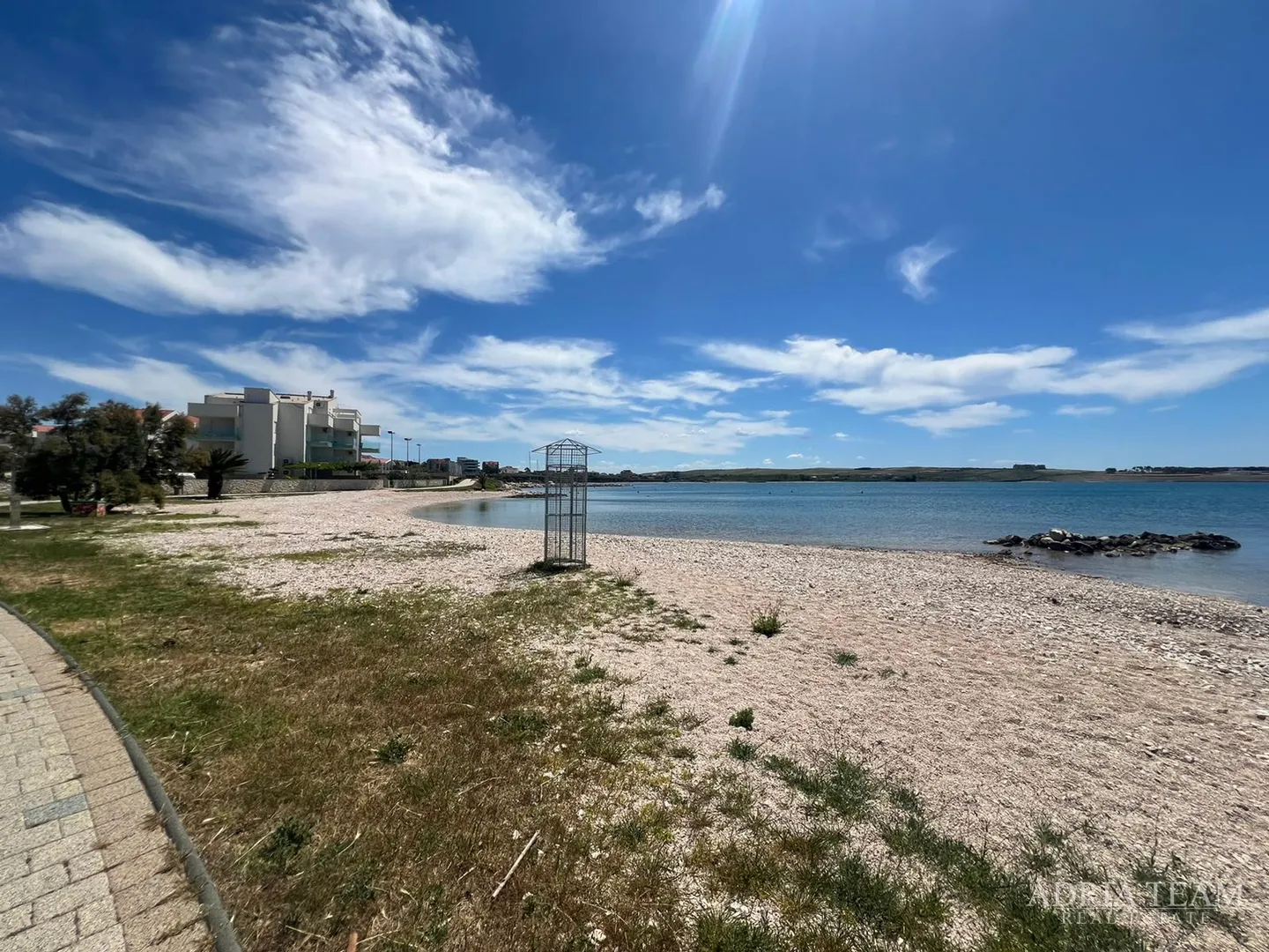 polovica kuće s tri apartmana, izvrsna pozicija! 140 m od plaže, povljana - pag - slika 55