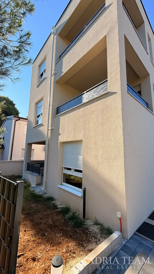stambena zgrada (3 stana) 550 m udaljenost od mora, lokacija:vir - slika 2