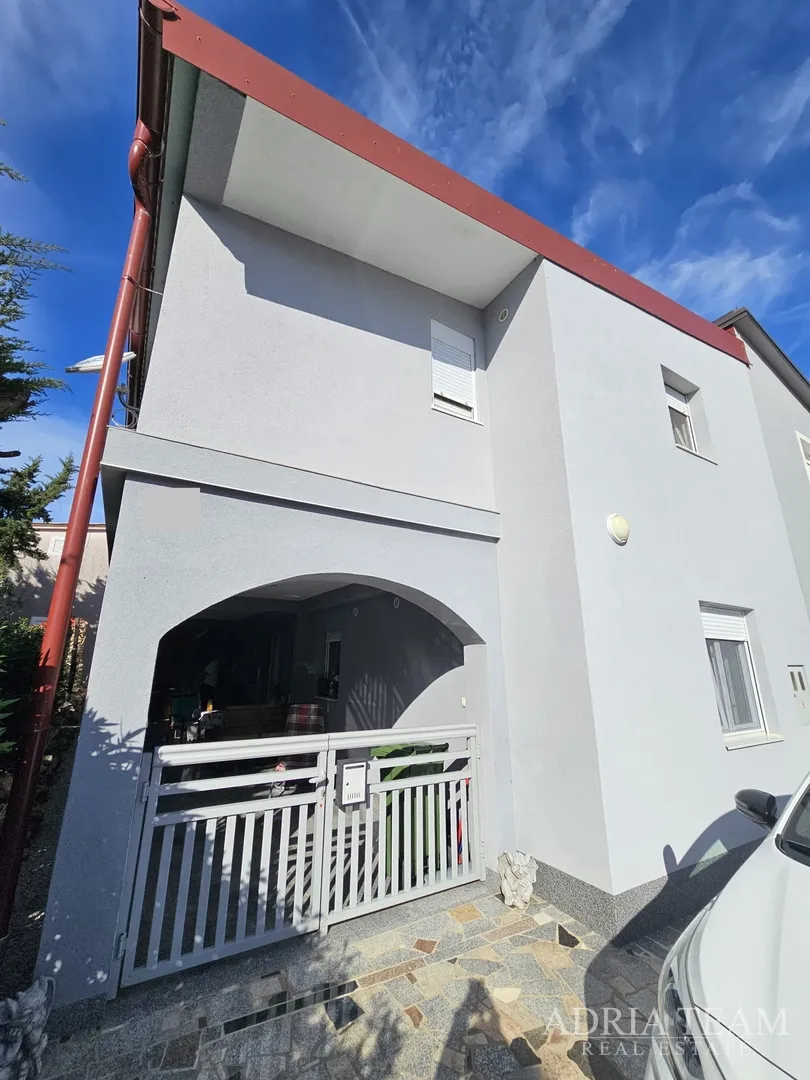 kuća s dvije apartmanske jedinice - vir - slika 3