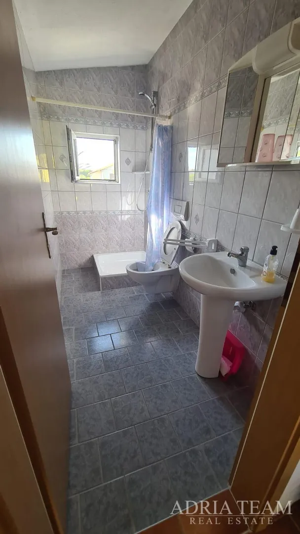 akcija!! apartmanska kuća s 5 apartmana, 170 m od mora, vir - zadar - slika 28