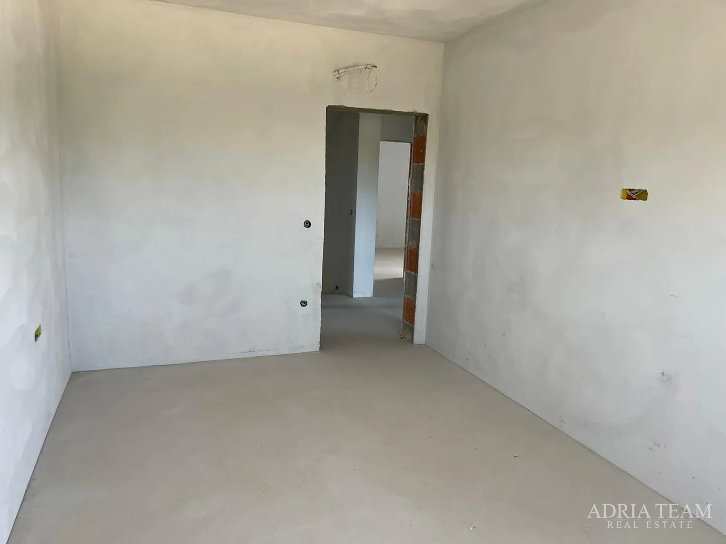 vila s bazenom u novogradnji - zaton - slika 50