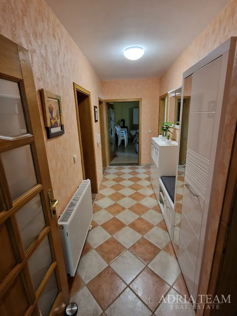 kuća s 2 stana, neposredna blizina mora - maslenica - slika 17
