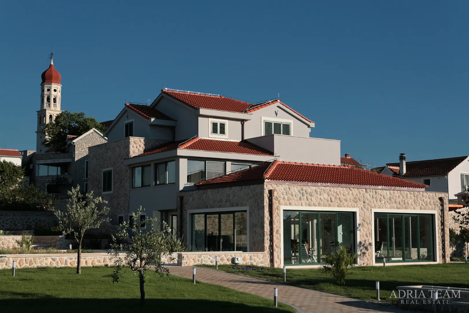 luksuzna vila 100 m od marine - betina, murter - slika 2