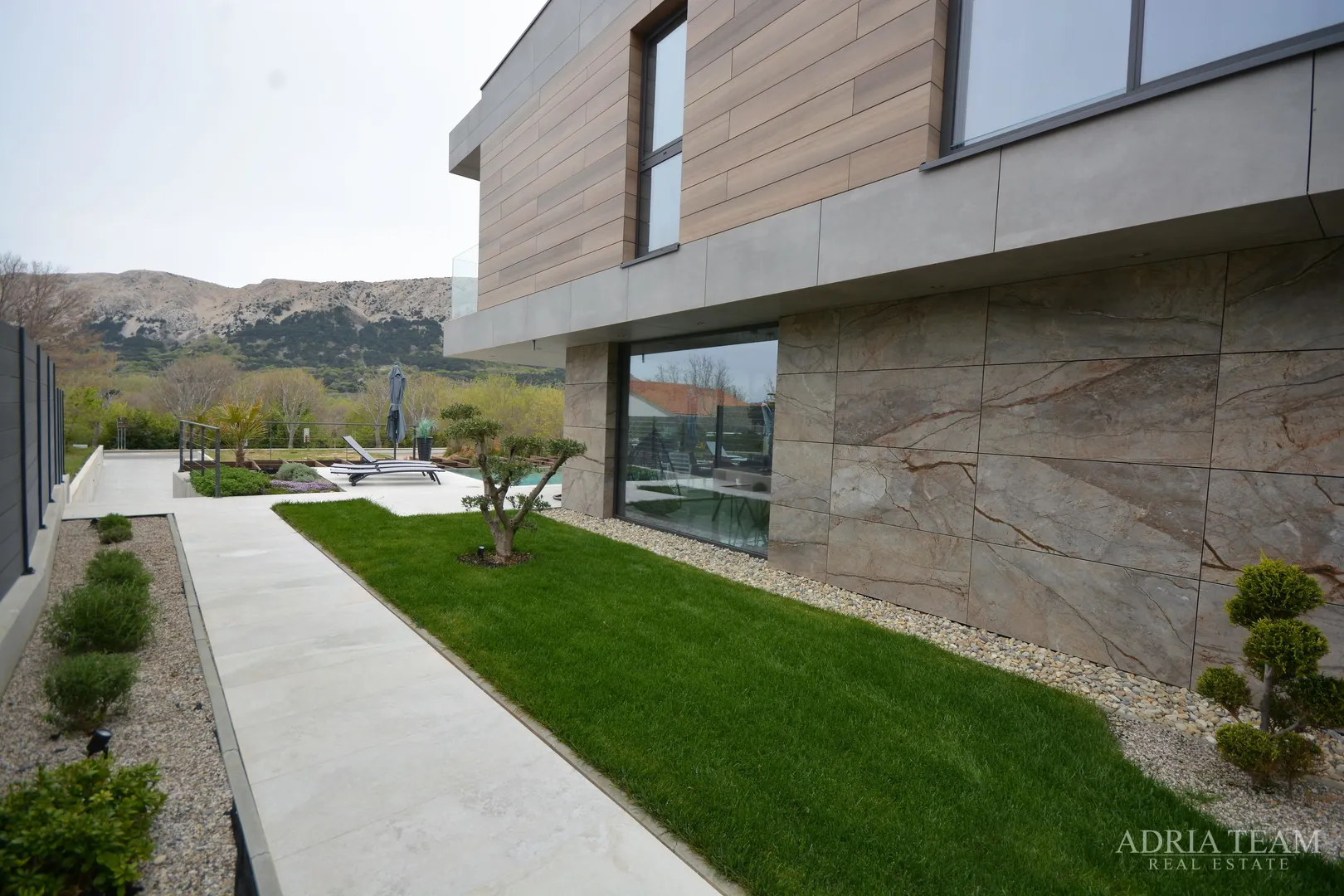 moderna vila u industrijskom stilu - baška, krk - slika 2