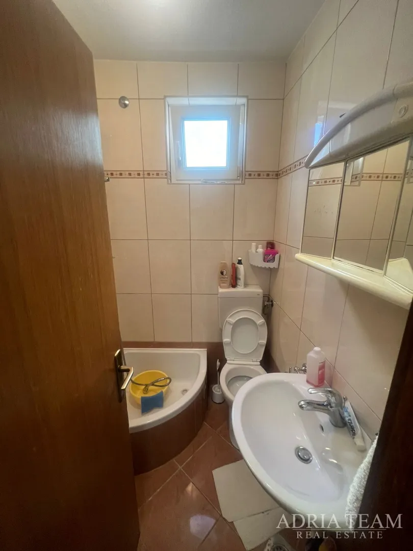 kuća s dvije stambene jedinice, 50 m od mora - vir, južna strana - slika 26