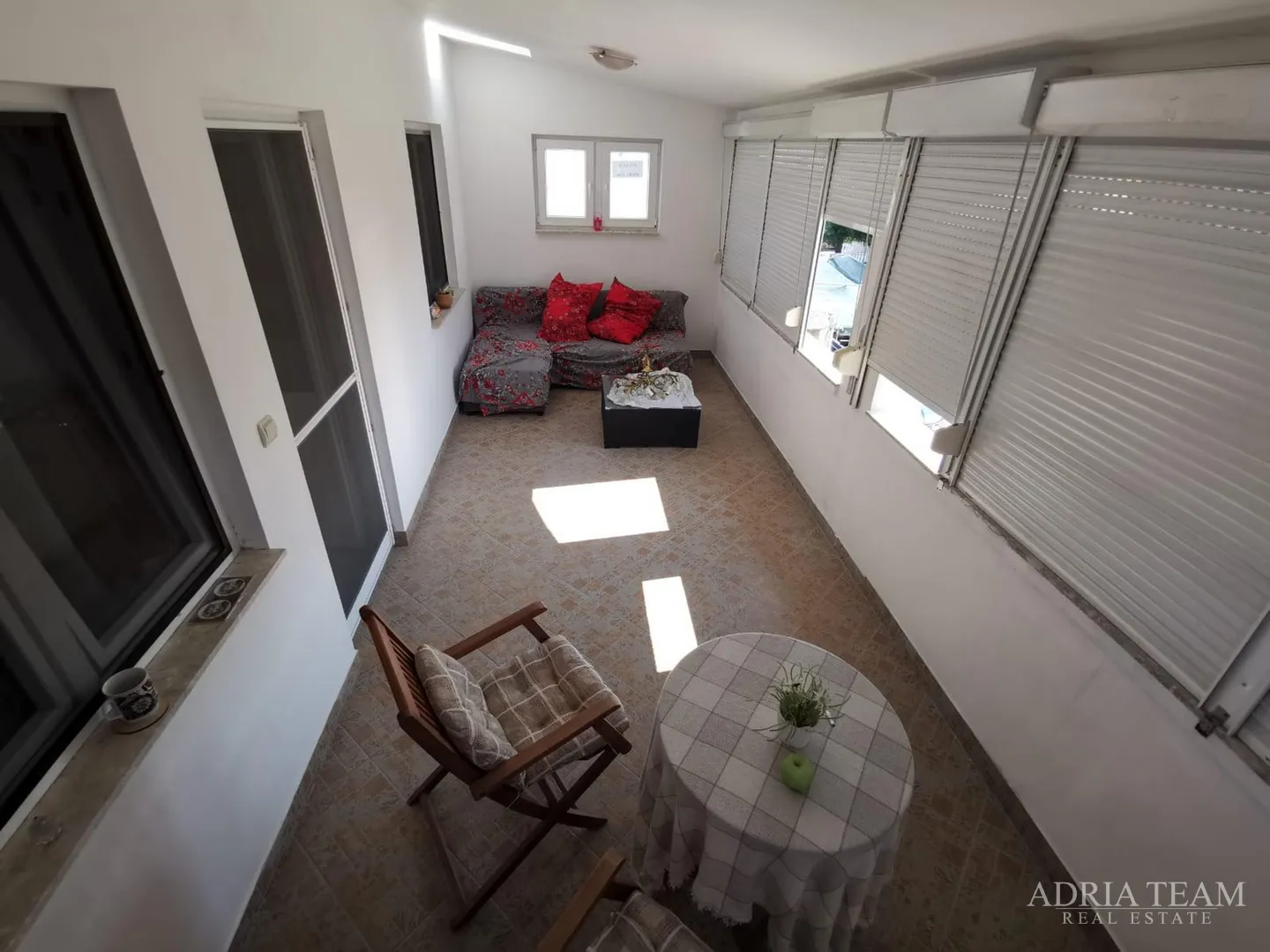 kuća s 2 stambene jedinice, 230 m od mora, vir - slika 11