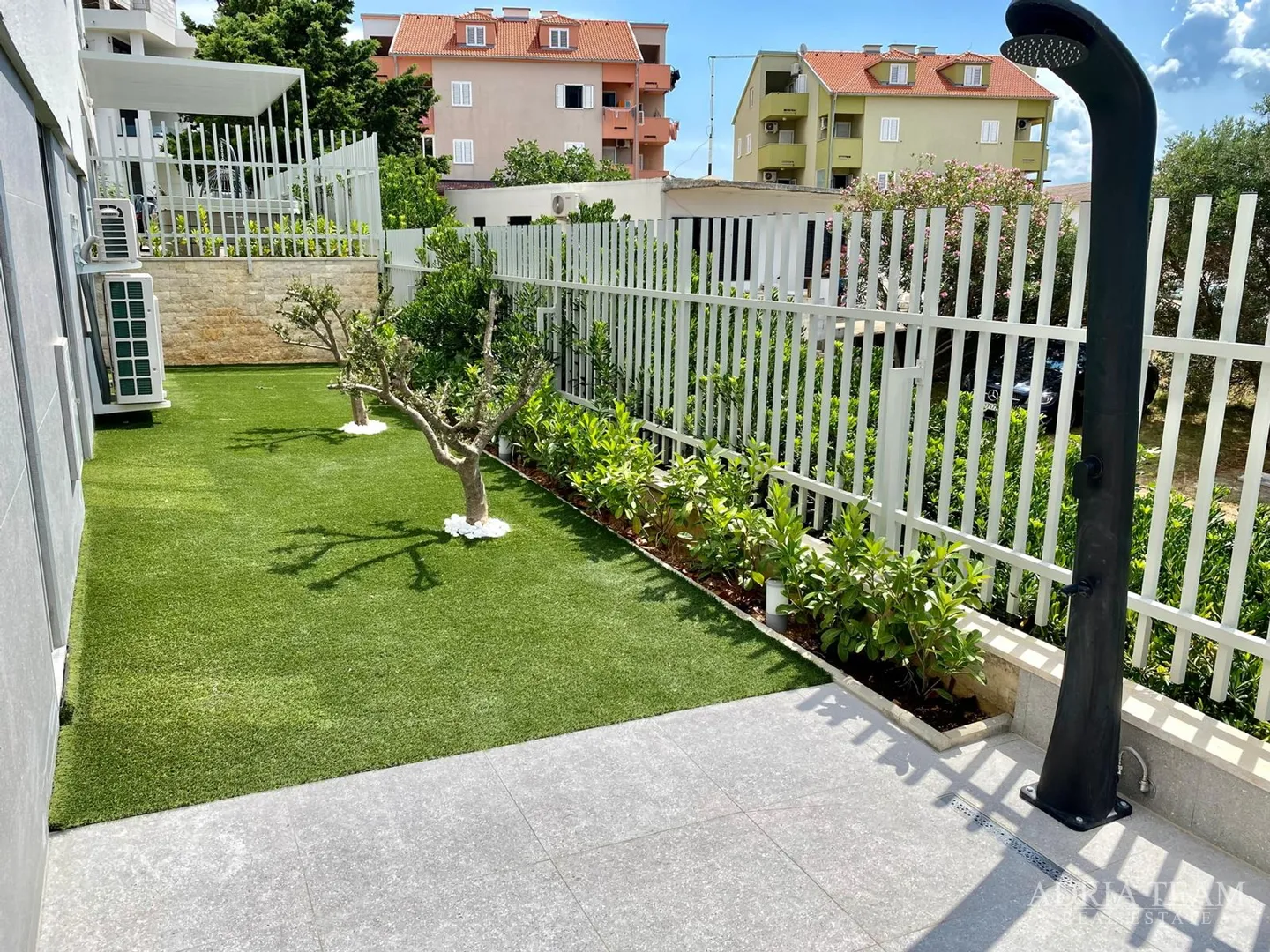 luksuzan dvoetažni apartman, prvi red do mora, novogradnja - povljana, pag - slika 31