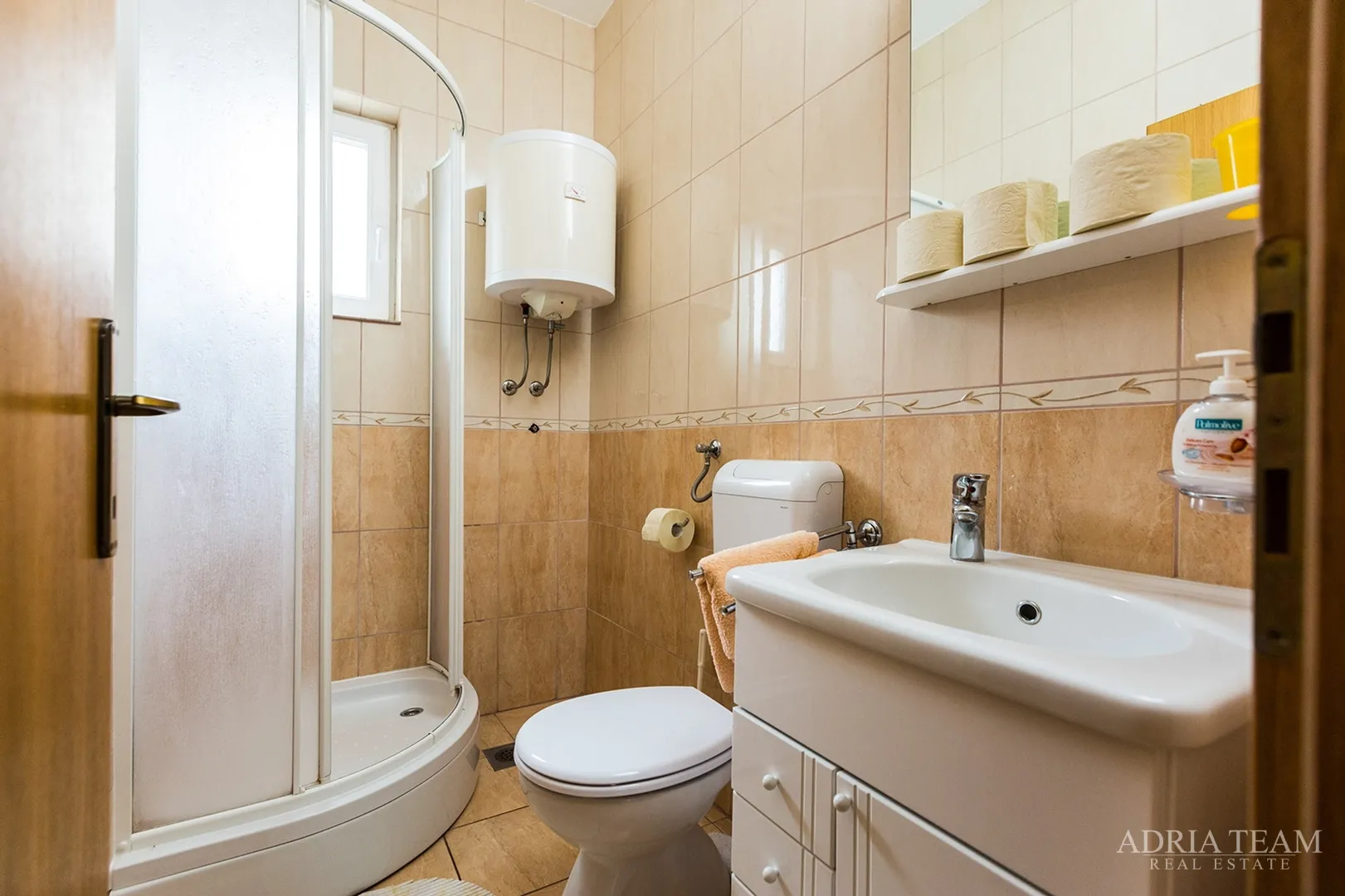 apartmanska kuća s bazenom - slika 10