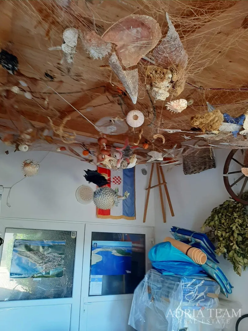 troetažni apartman u stambenoj zgradi - vrsi - slika 37