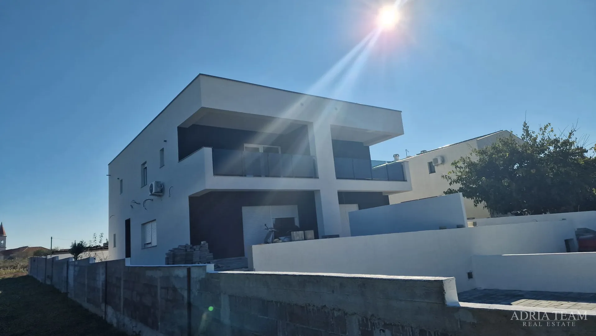 dvije polovice kuće s bazenom, novogradnja - privlaka - slika 3