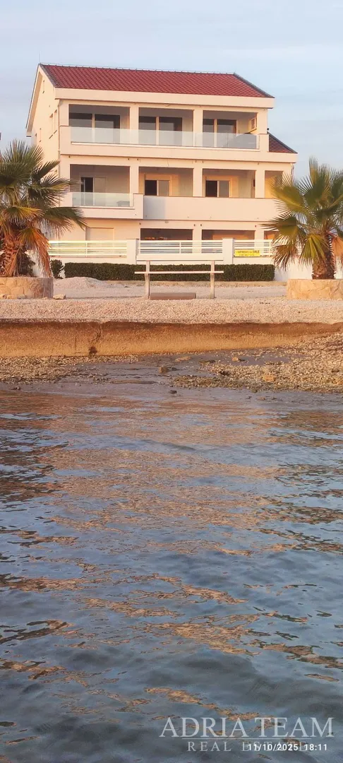 apartmani, prvi red do mora, vir - zadar izvrsna prilika!!! - slika 2