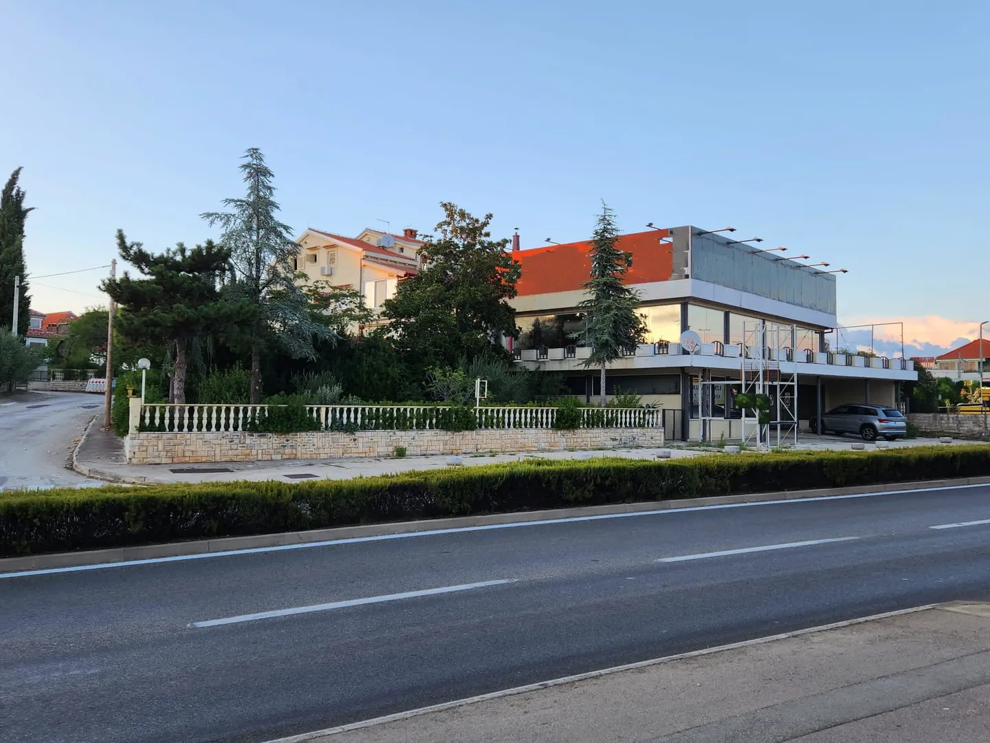 Stambeno-Poslovni Kompleks, Izvrsna Prilika Za Investiciju! Zadar