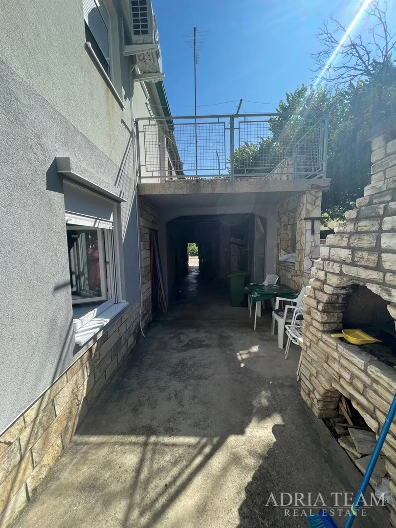 kuća udaljena 650 m od mora, centar - povljana, pag - slika 21