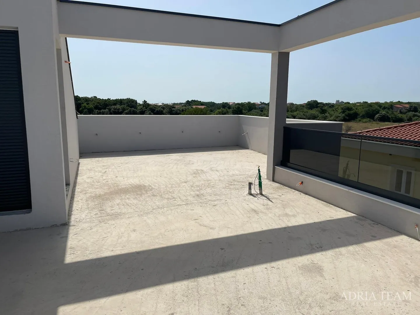 vila s bazenom u novogradnji - zaton - slika 73