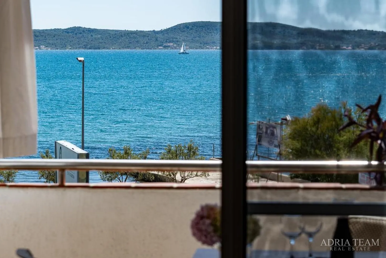 hotel - sukošan, prvi red do mora - slika 41
