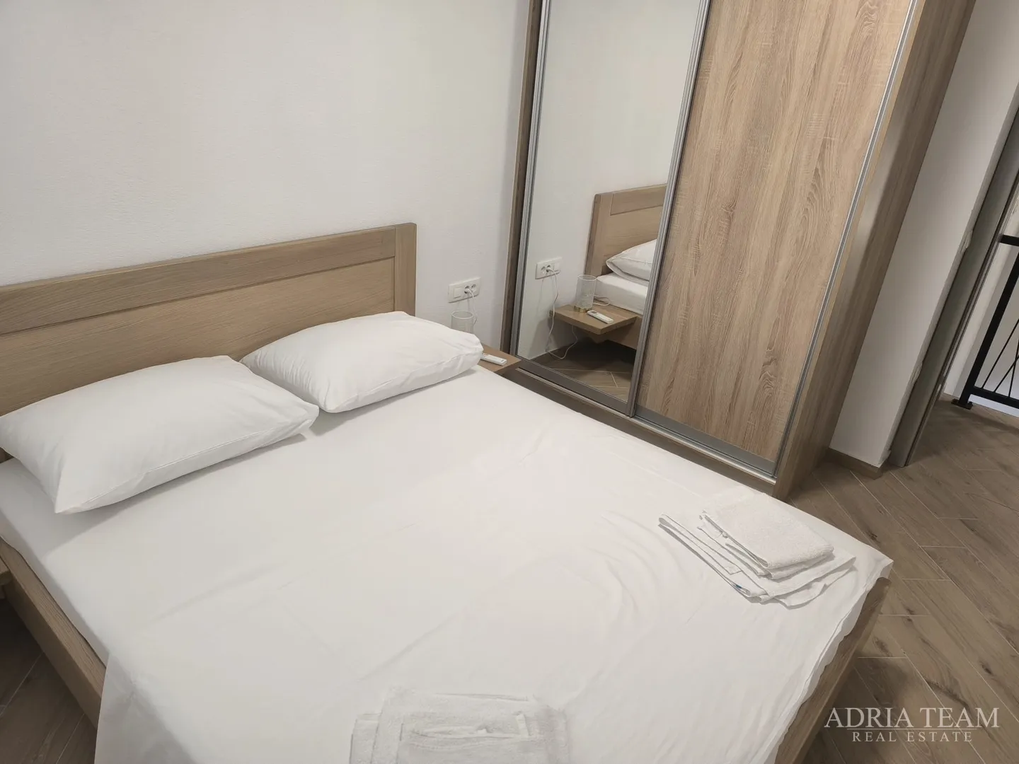 polovica kuće s velikim vrtom - šimuni, pag - slika 33