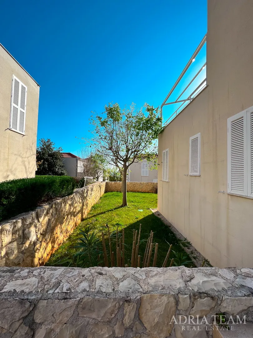 apartman s dvije terase, drugi red do mora - petrčane - slika 27