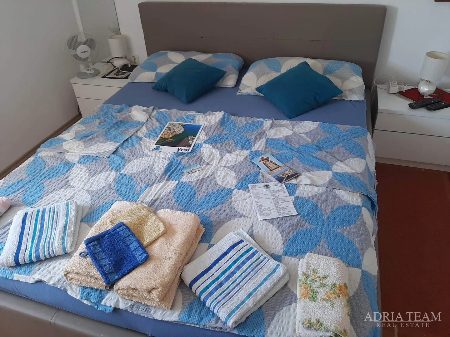troetažni apartman u stambenoj zgradi - vrsi - slika 9