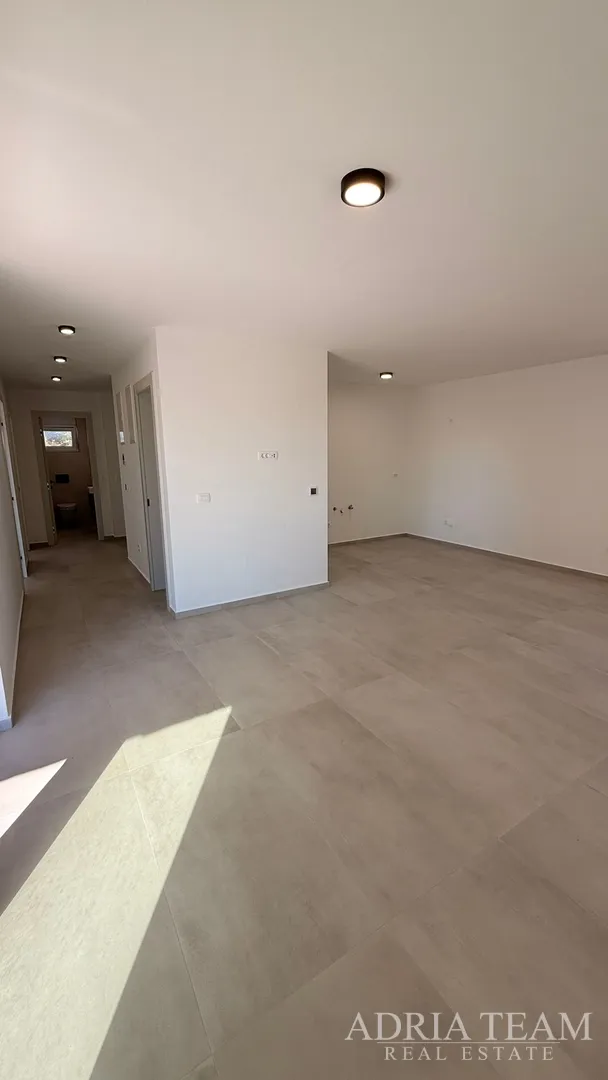 prodaje se stan 95m2 prizemlje s dvorištem, vir - slika 26