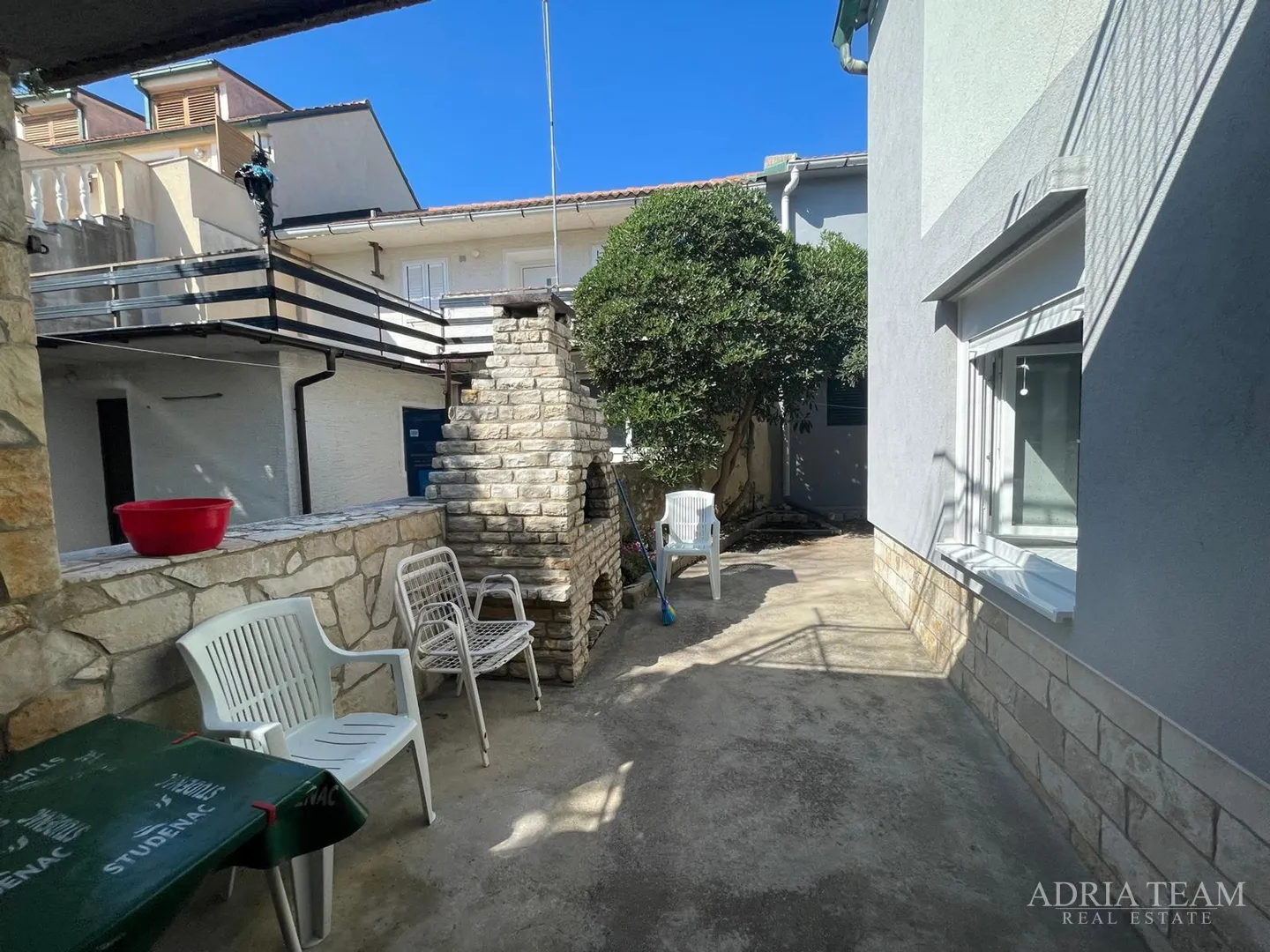 kuća udaljena 650 m od mora, centar - povljana, pag - slika 19